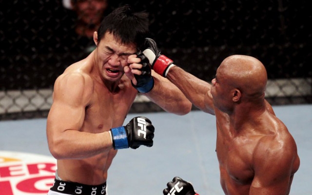 Anderson Silva (de amarelo) nocauteou adversário